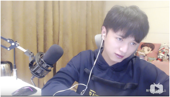 触手剑仙改行当美妆博主?直男式涂口红爆笑全场