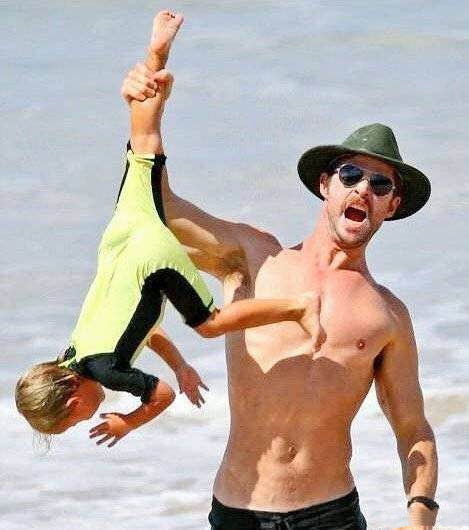 抖音钢铁侠带娃vs雷神带娃原图分享