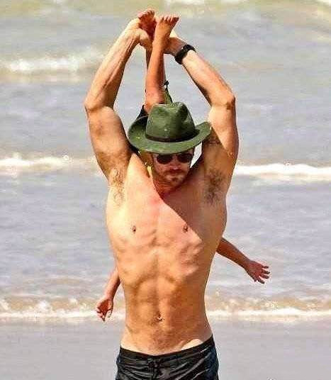 抖音钢铁侠带娃vs雷神带娃原图分享