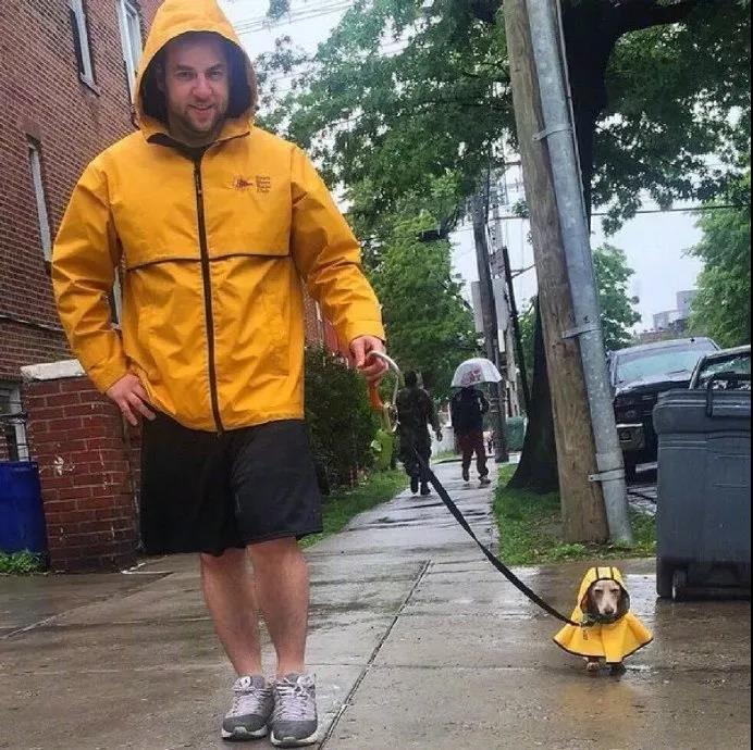 抖音梦到咱们穿情侣装走在路上表情包下载分享