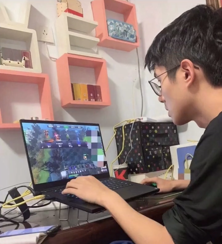 抖音刘昊然玩游戏图片分享