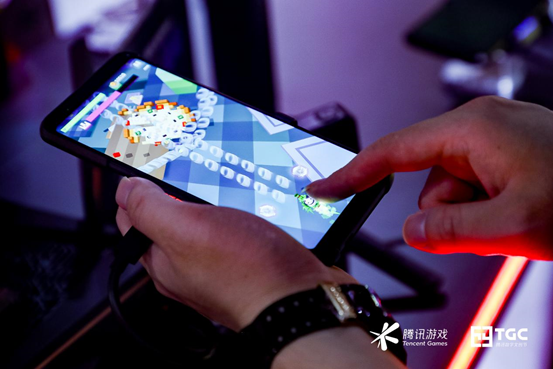 腾讯独代飞行射击创新手机游戏！《比特大爆炸》亮相ChinaJoy！